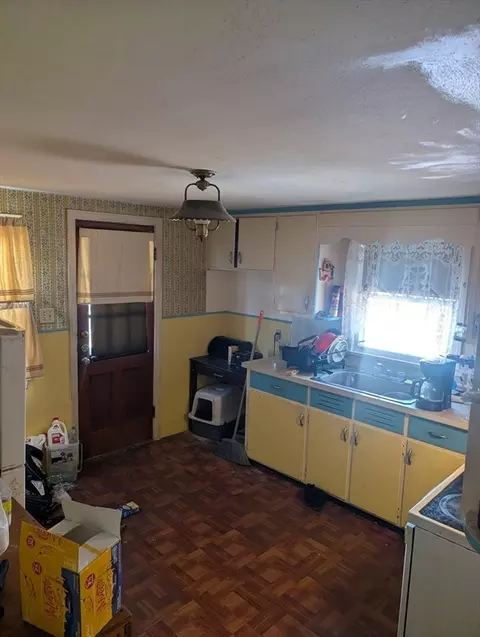 141 Shawmut St, Springfield, MA 01108 photo 6