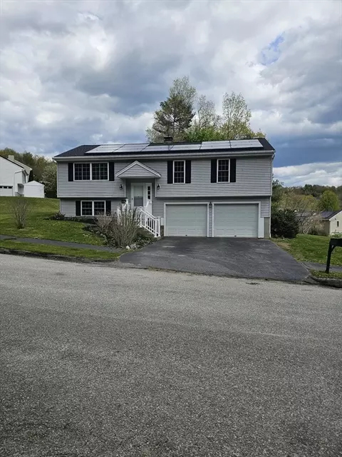 14 Pinewood Ln, Worcester, MA 01609