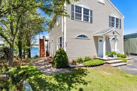 64 Rocky Neck Ave #A, Gloucester, MA 01930