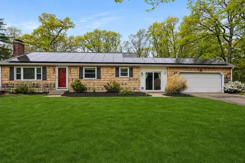 3 Willett Dr, Attleboro, MA 02703