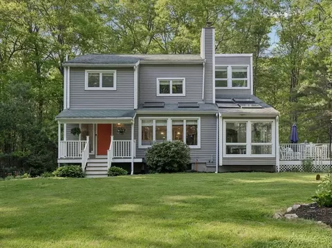 24 Fowler St, Upton, MA 01568 photo 2