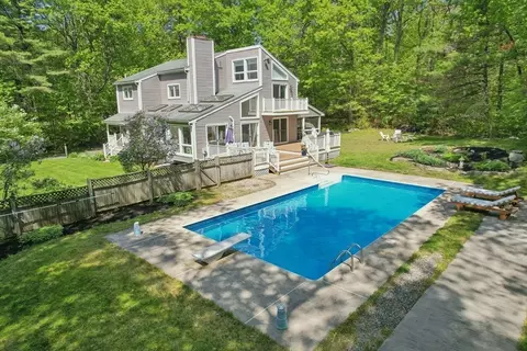 24 Fowler St, Upton, MA 01568