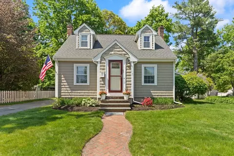85 Mineral St, Reading, MA 01867