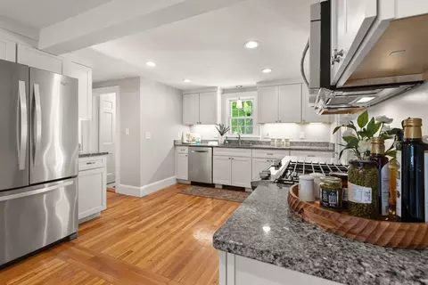 85 Mineral St, Reading, MA 01867 photo 17