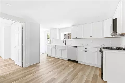 Entry Way - 64 Rosepoint Ave, Wareham, MA 02576 photo 2 of 3