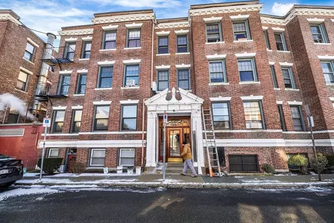100 Lanark Rd #8, Boston, MA 02135