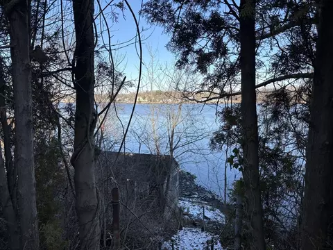 351 County Rd, Barrington, RI 02806