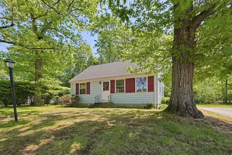 5 Robin Hood Dr, Seekonk, MA 02771