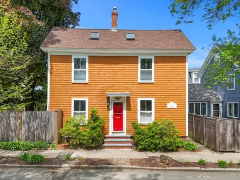 48 Carter St, Newburyport, MA 01950