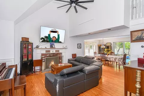 Living - 191 James Cir, Mashpee, MA 02649 photo 2 of 3