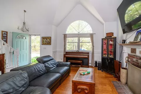 Living - 191 James Cir, Mashpee, MA 02649 photo 1 of 3