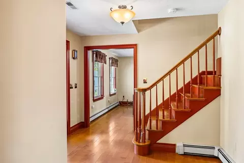 Entry Way - 86 Mowry St, Mendon, MA 01756 photo 2 of 2