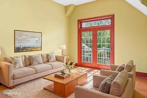 Living - 86 Mowry St, Mendon, MA 01756 photo 3 of 4