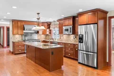 Kitchen - 86 Mowry St, Mendon, MA 01756 photo 1 of 2
