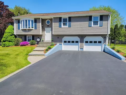 166 Mohawk Dr, Seekonk, MA 02771