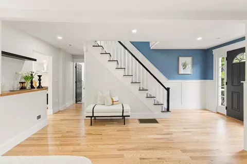 Entry Way - 190 Main Strteet, Reading, MA 01867 photo 3 of 7