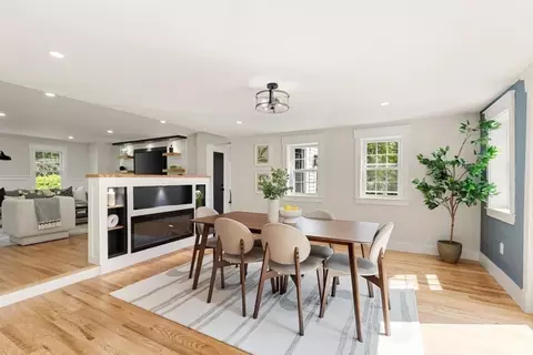 Dining - 190 Main Strteet, Reading, MA 01867 photo 1 of 3