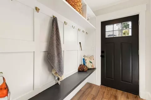 Entry Way - 190 Main Strteet, Reading, MA 01867 photo 5 of 7