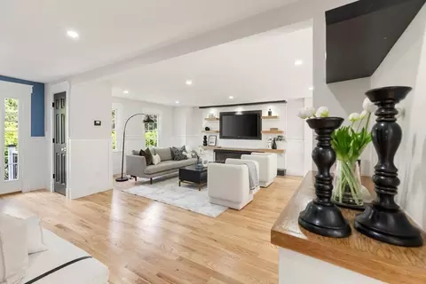 Living - 190 Main Strteet, Reading, MA 01867 photo 1 of 3