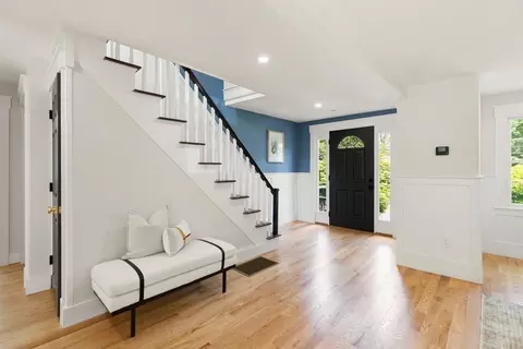 Entry Way - 190 Main Strteet, Reading, MA 01867 photo 2 of 7