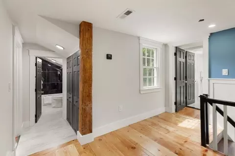 Entry Way - 190 Main Strteet, Reading, MA 01867 photo 6 of 7