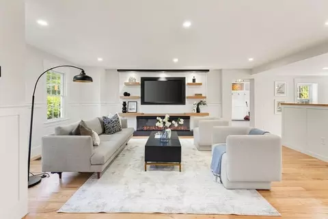Living - 190 Main Strteet, Reading, MA 01867 photo 2 of 3