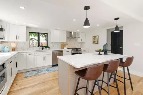 Kitchen - 190 Main Strteet, Reading, MA 01867 photo 2 of 5