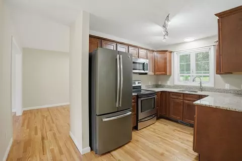 Entry Way - 20 Duluth St, Worcester, MA 01604 photo 2 of 3
