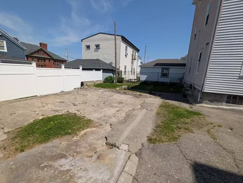 Exterior - 131 Thomas St, Fall River, MA 02723 photo 1 of 1