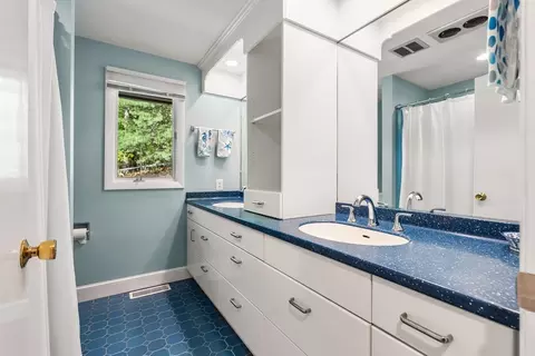 Bath - 12 Howard Rd, Maynard, MA 01754 photo 2 of 4