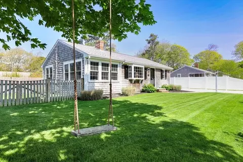 73 Kibby Ln, Dennis, MA 02639