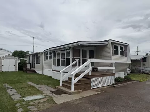 300 E Washington St #5R, North Attleboro, MA 02760