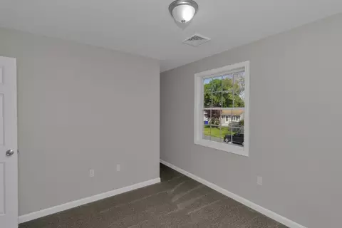 Bedroom - 63 Hope St, Springfield, MA 01119 photo 7 of 10