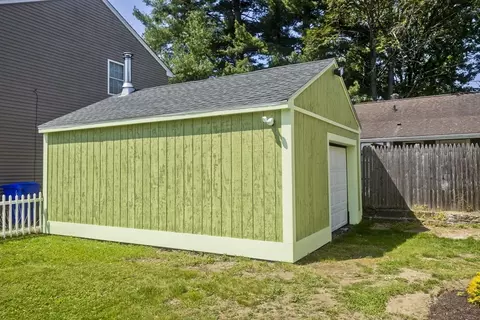 Exterior - 63 Hope St, Springfield, MA 01119 photo 5 of 8