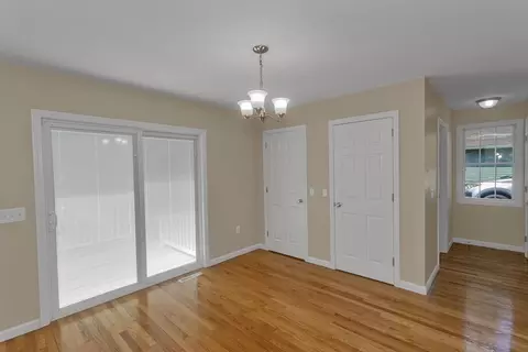 Entry Way - 63 Hope St, Springfield, MA 01119 photo 1 of 2