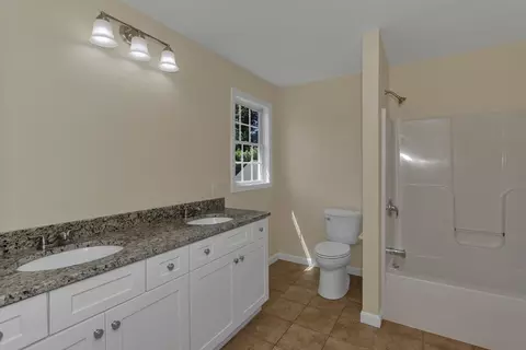 Bath - 63 Hope St, Springfield, MA 01119 photo 3 of 3