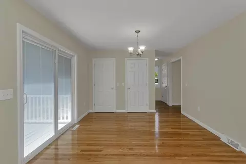 Living - 63 Hope St, Springfield, MA 01119 photo 1 of 5