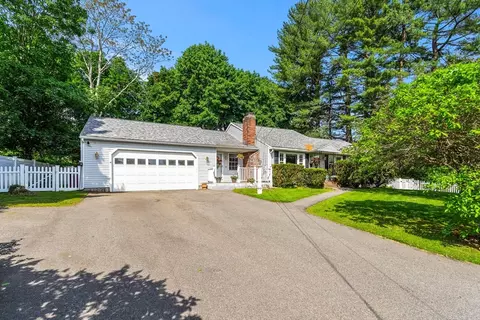 21 Guild St, Lowell, MA 01852