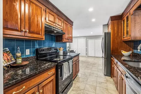 21 Guild St, Lowell, MA 01852 photo 9