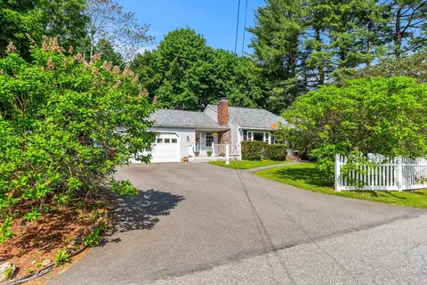 21 Guild St, Lowell, MA 01852 photo 2