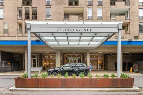 77 Pond Ave #612, Brookline, MA 02445