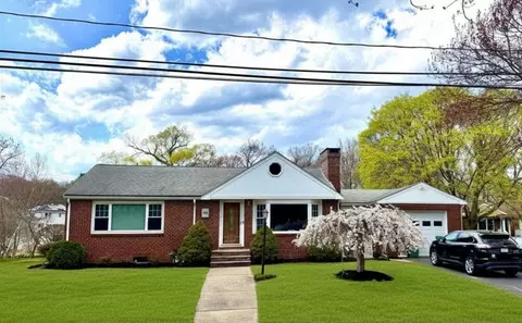 106 Mishawum Rd, Woburn, MA 01801