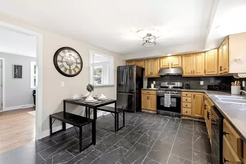 282-284 Parkerview St, Springfield, MA 01129 photo 7