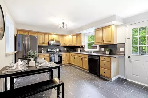 282-284 Parkerview St, Springfield, MA 01129 photo 8
