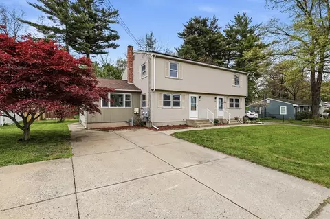 282-284 Parkerview St, Springfield, MA 01129 photo 3