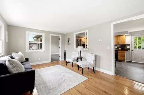 282-284 Parkerview St, Springfield, MA 01129 photo 5