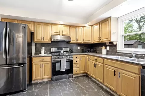 282-284 Parkerview St, Springfield, MA 01129 photo 9