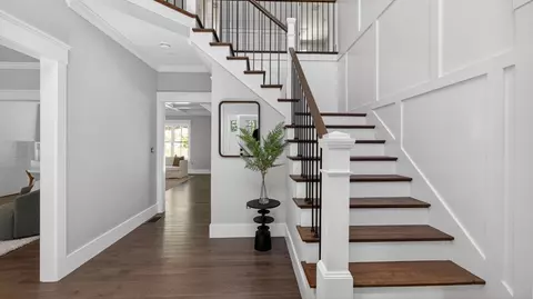 Entry Way - 32 Mendon St, Upton, MA 01568 photo 1 of 3