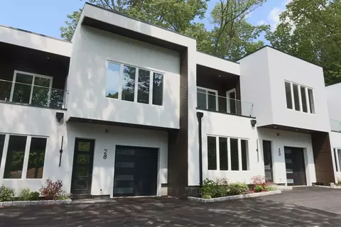 28 Wilson Cir #28, Newton, MA 02461