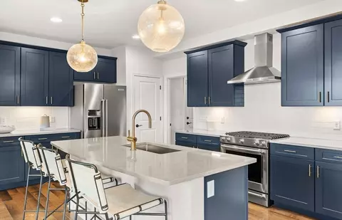 56 E Point Dr #14, Rumford, RI 02916